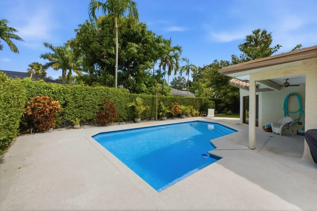 2719 Oak Tree Lane Oakland Park FL 33309