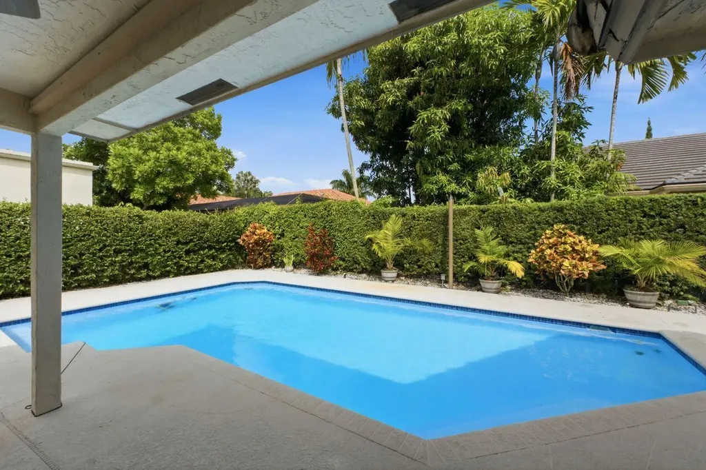 2719 Oak Tree Lane Oakland Park FL 33309