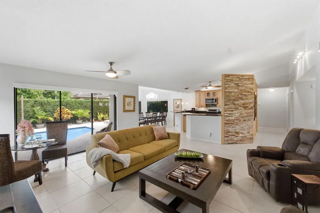 2719 Oak Tree Lane Oakland Park FL 33309