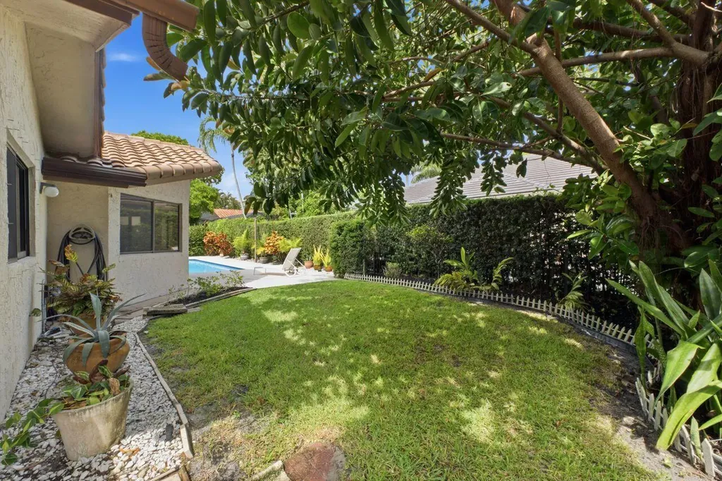2719 Oak Tree Lane Oakland Park FL 33309
