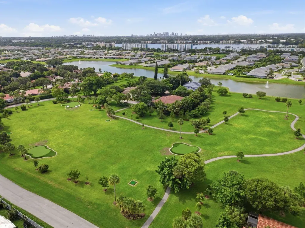 2719 Oak Tree Lane Oakland Park FL 33309