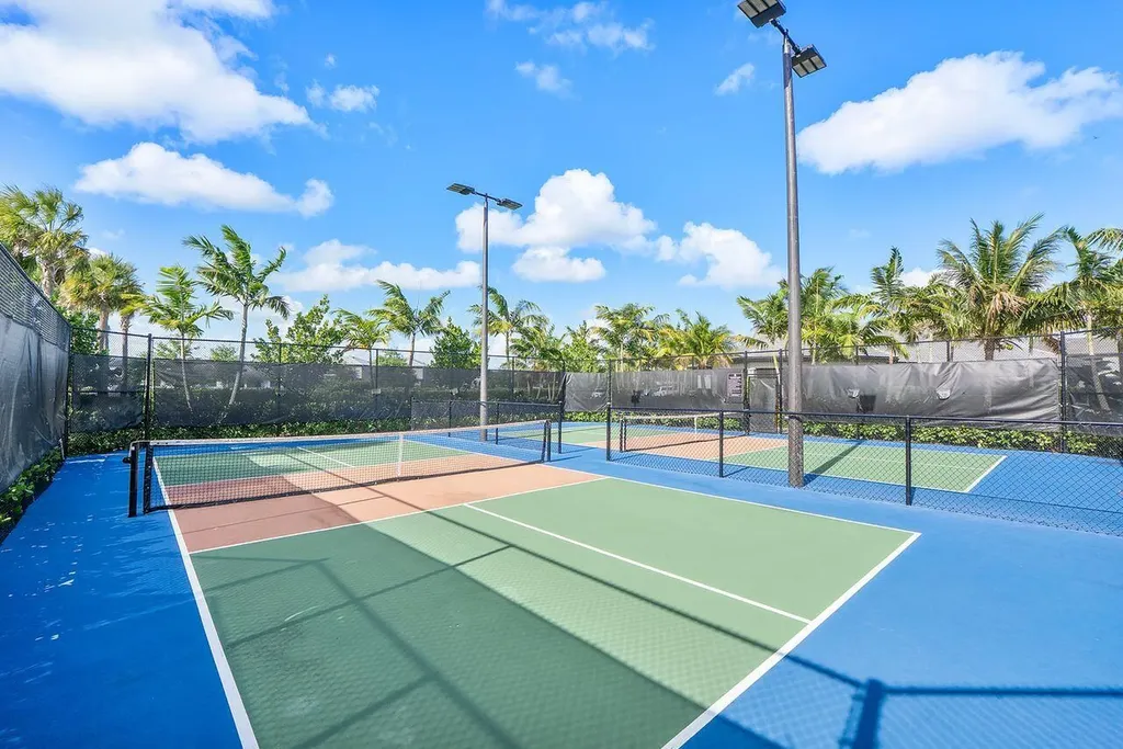 2719 Oak Tree Lane Oakland Park FL 33309