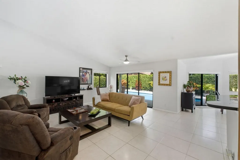 2719 Oak Tree Lane Oakland Park FL 33309