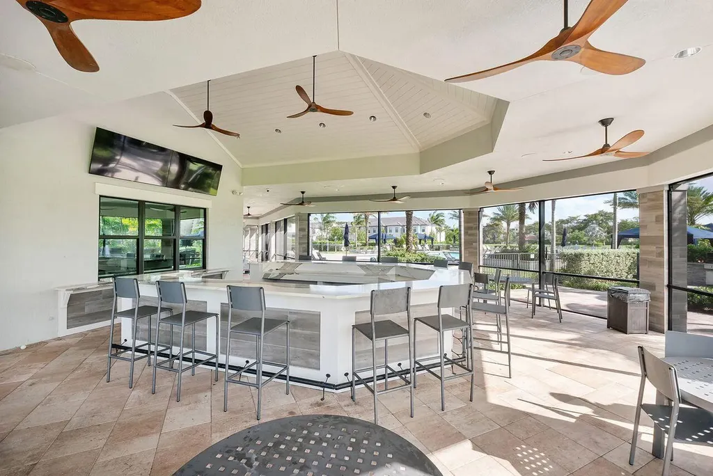 2719 Oak Tree Lane Oakland Park FL 33309