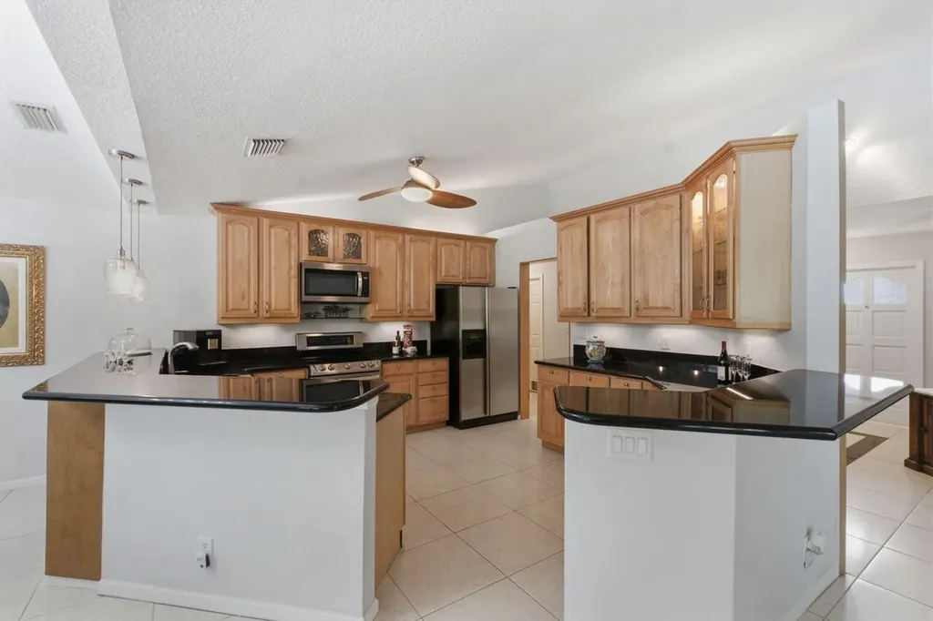 2719 Oak Tree Lane Oakland Park FL 33309