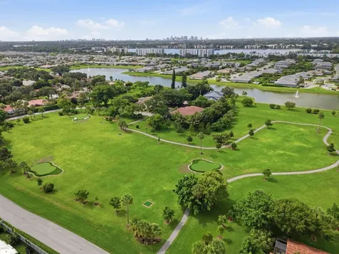 2719 Oak Tree Lane Oakland Park FL 33309