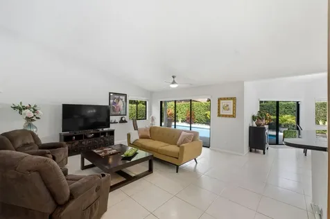 2719 Oak Tree Lane Oakland Park FL 33309