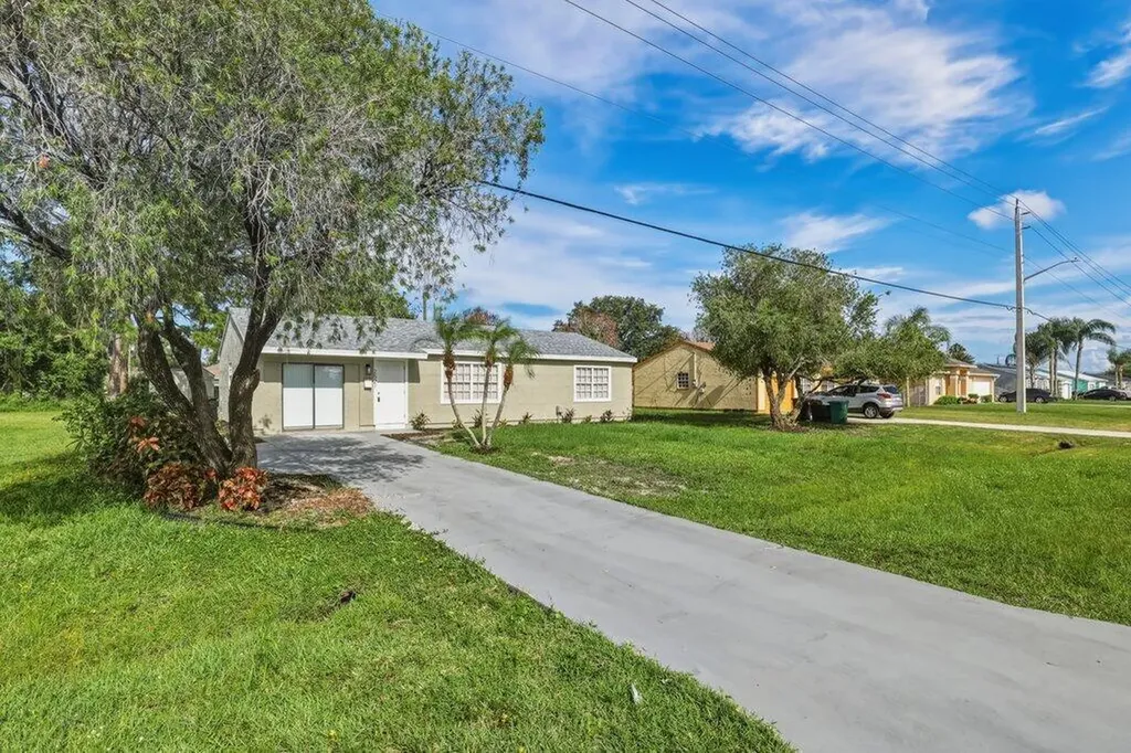2521 SE Berkshire Boulevard Port St Lucie FL 34952