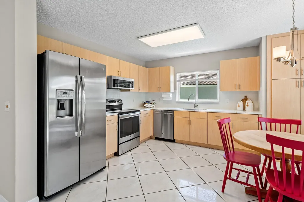 6240 NW 76th Court Parkland FL 33067