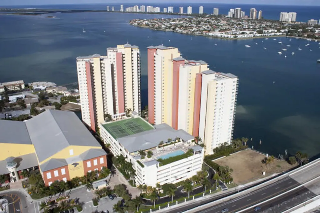 2650 Lake Shore Drive Riviera Beach FL 33404