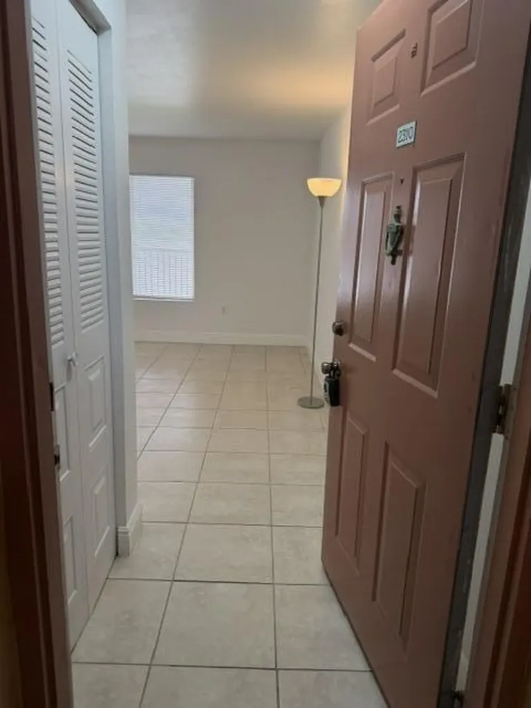 2647 NW 33rd Street Oakland Park FL 33309