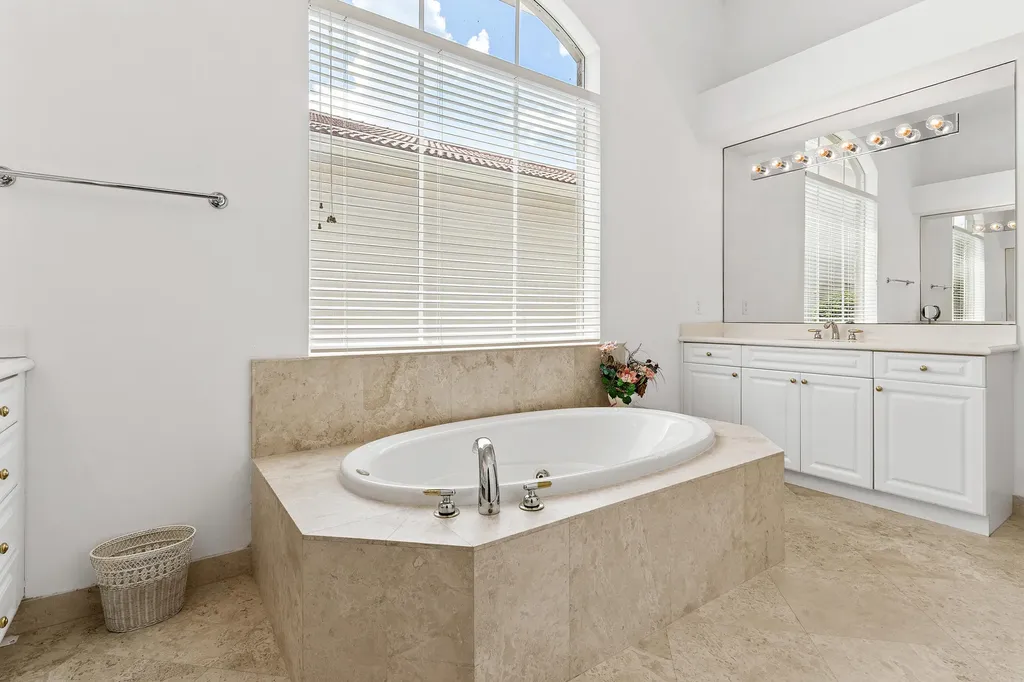 8102 Valhalla Drive Delray Beach FL 33446