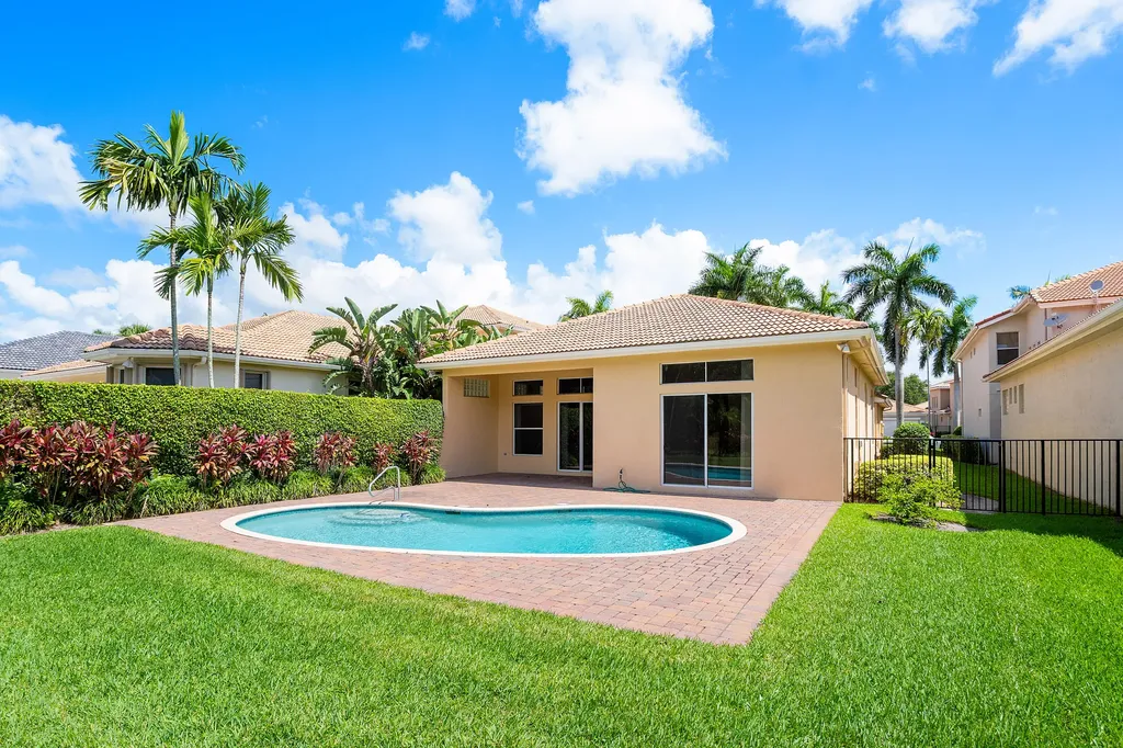 8102 Valhalla Drive Delray Beach FL 33446