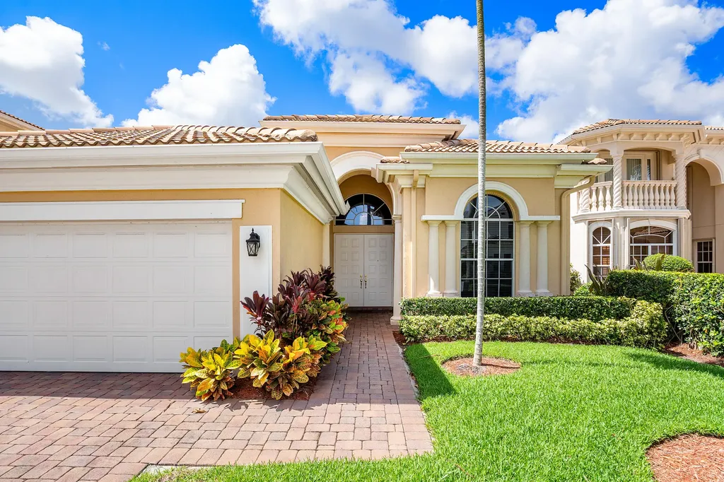 8102 Valhalla Drive Delray Beach FL 33446