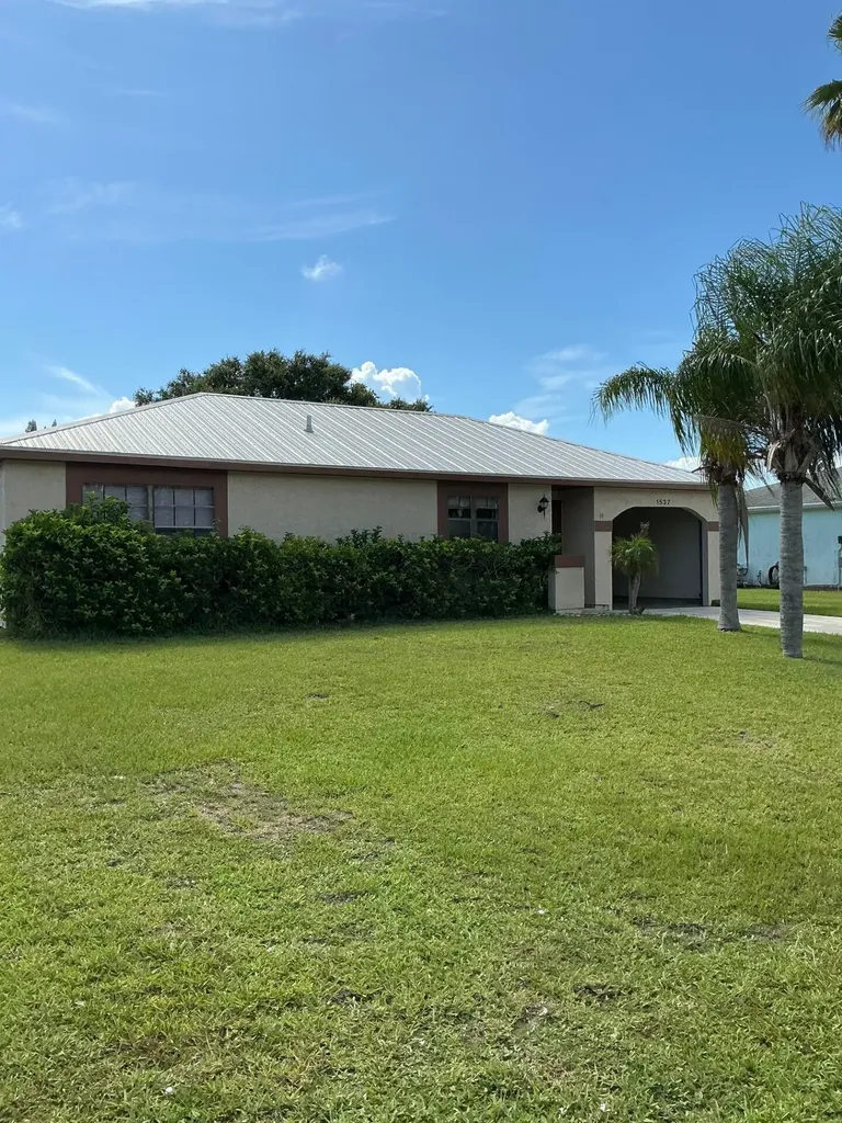 1537 SE Arenson Lane Port St Lucie FL 34952