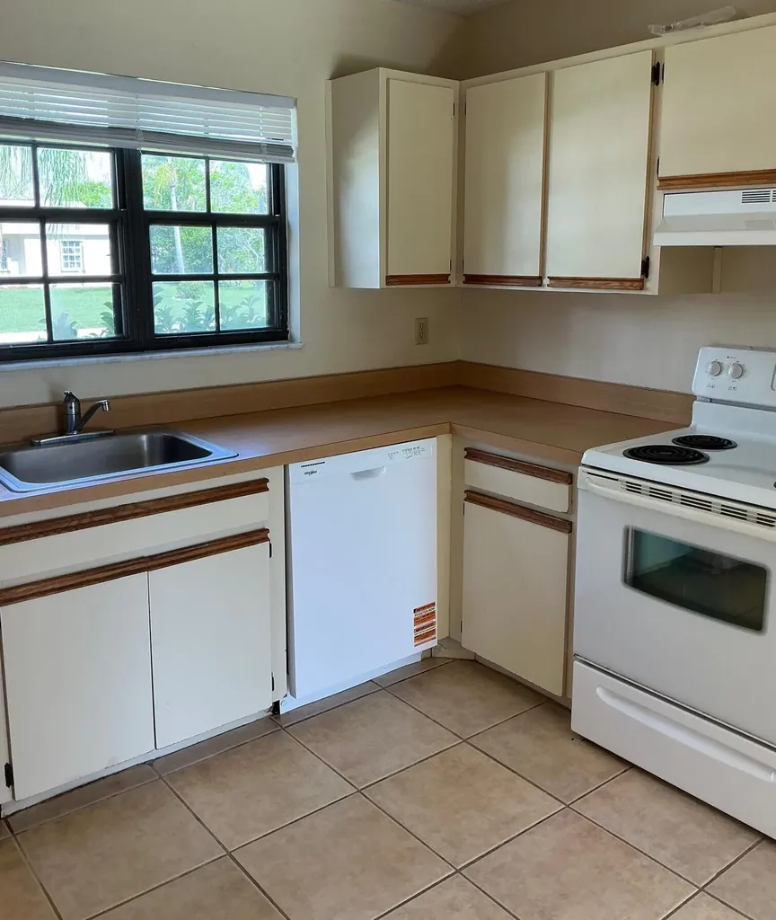 1537 SE Arenson Lane Port St Lucie FL 34952