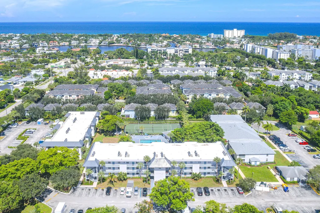 240 SE 10th Street Delray Beach FL 33483