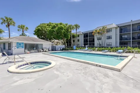 240 SE 10th Street Delray Beach FL 33483