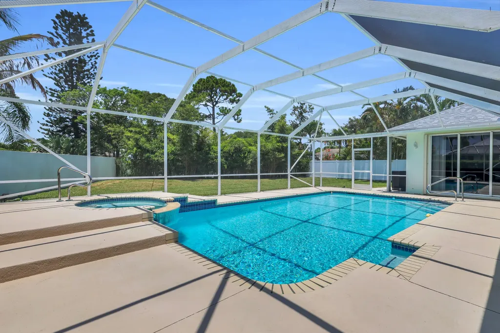 521 Cypress Circle Tequesta FL 33469