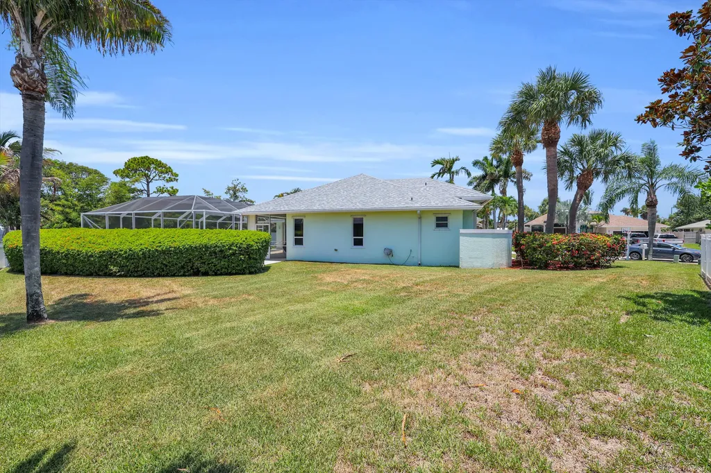521 Cypress Circle Tequesta FL 33469