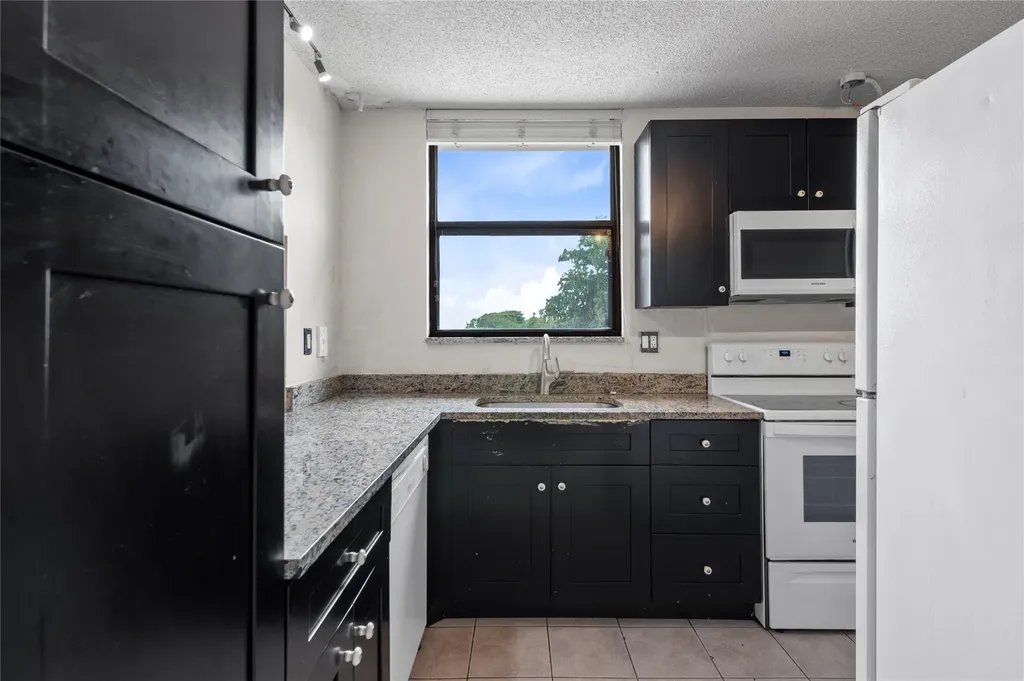 8429 Forest Hills Drive Coral Springs FL 33065