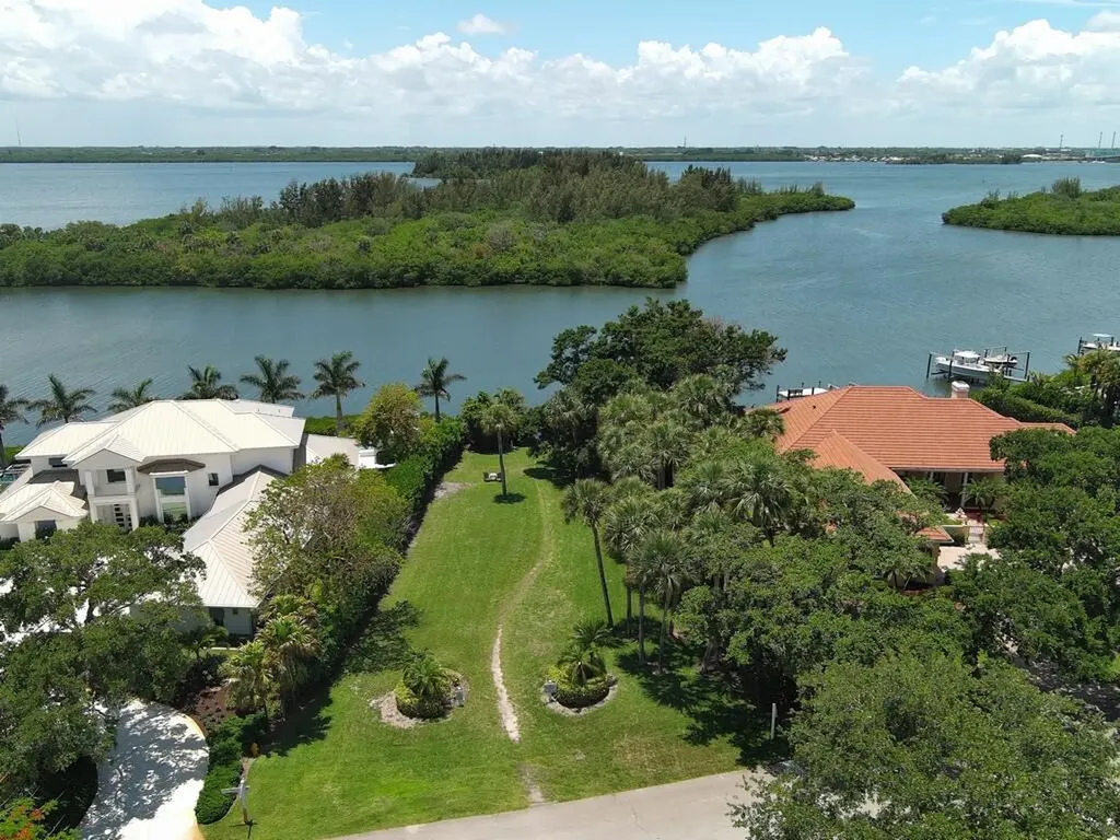 1331 Jonathans Trail Vero Beach FL 32963