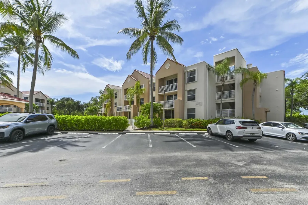 2711 Ocean Club Boulevard Hollywood FL 33019