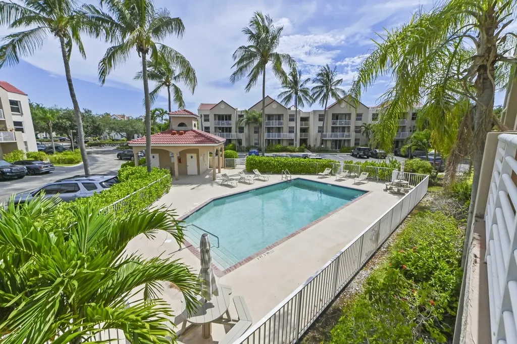 2711 Ocean Club Boulevard Hollywood FL 33019