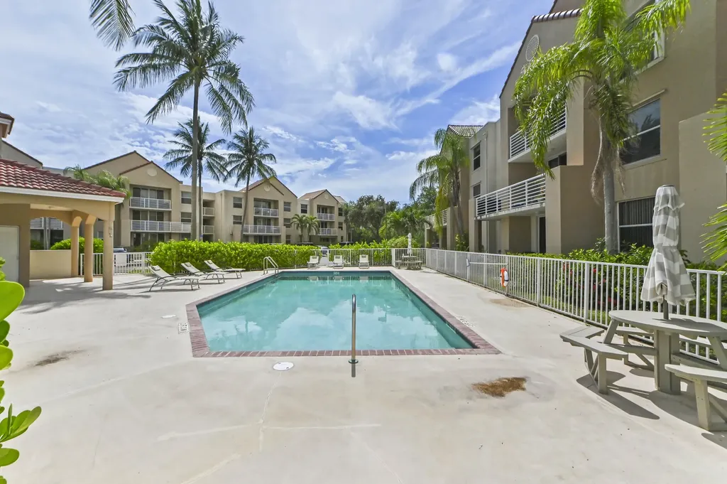 2711 Ocean Club Boulevard Hollywood FL 33019