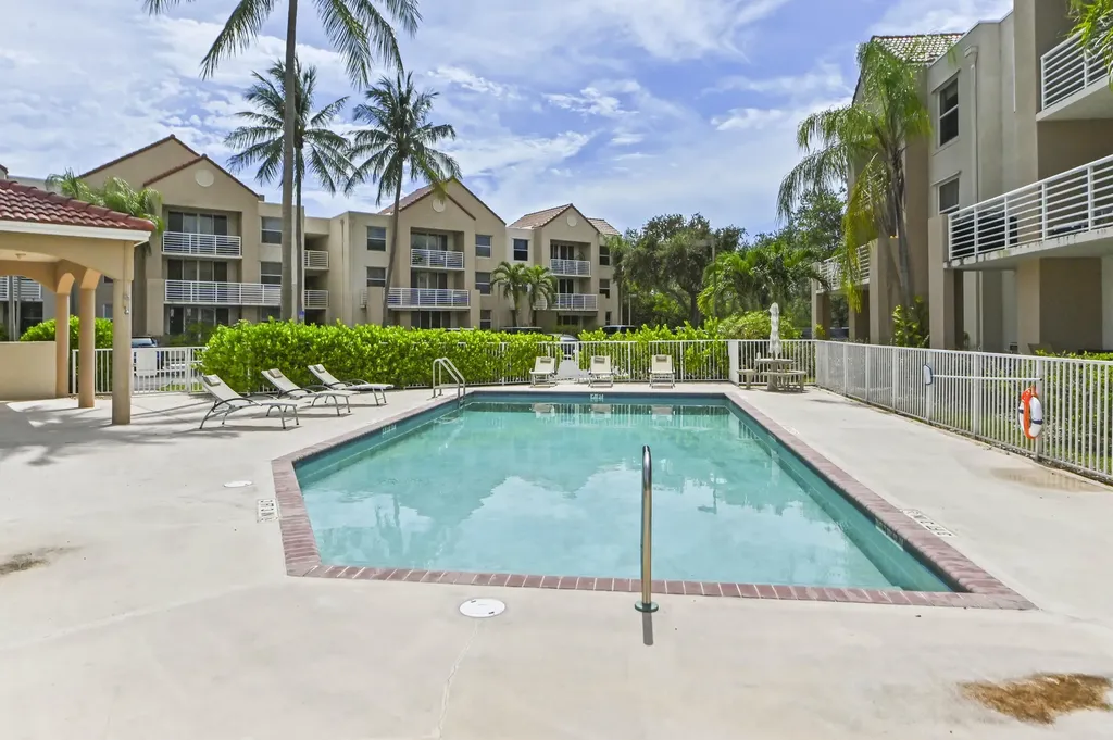 2711 Ocean Club Boulevard Hollywood FL 33019
