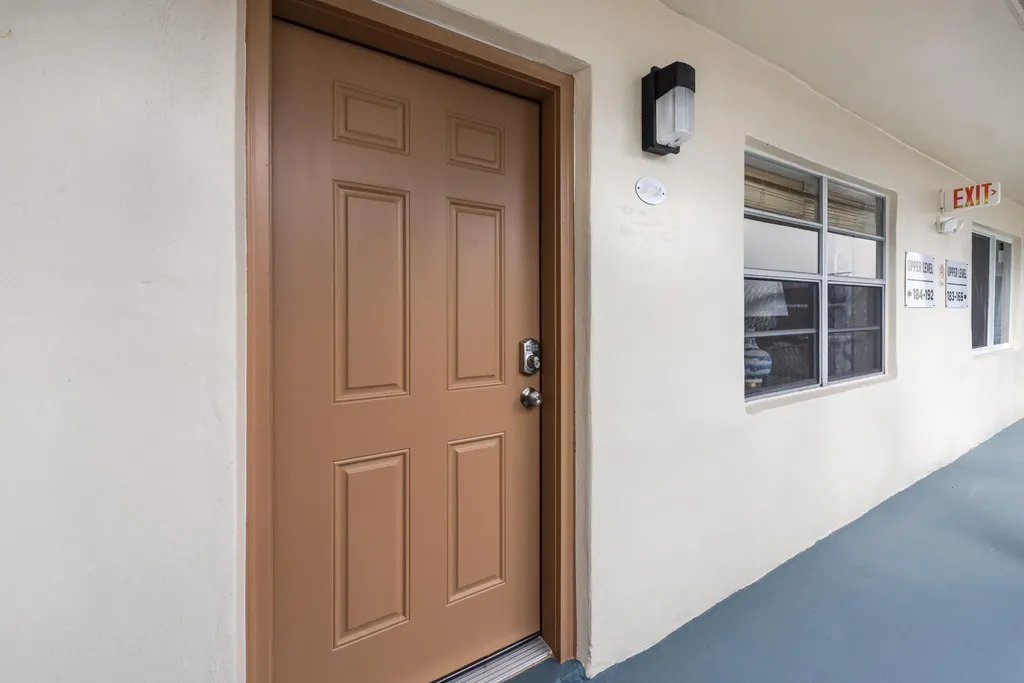 184 Piedmont D Delray Beach FL 33484