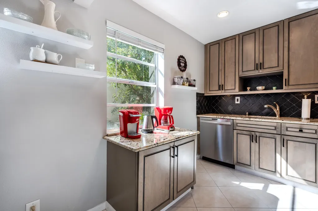 184 Piedmont D Delray Beach FL 33484