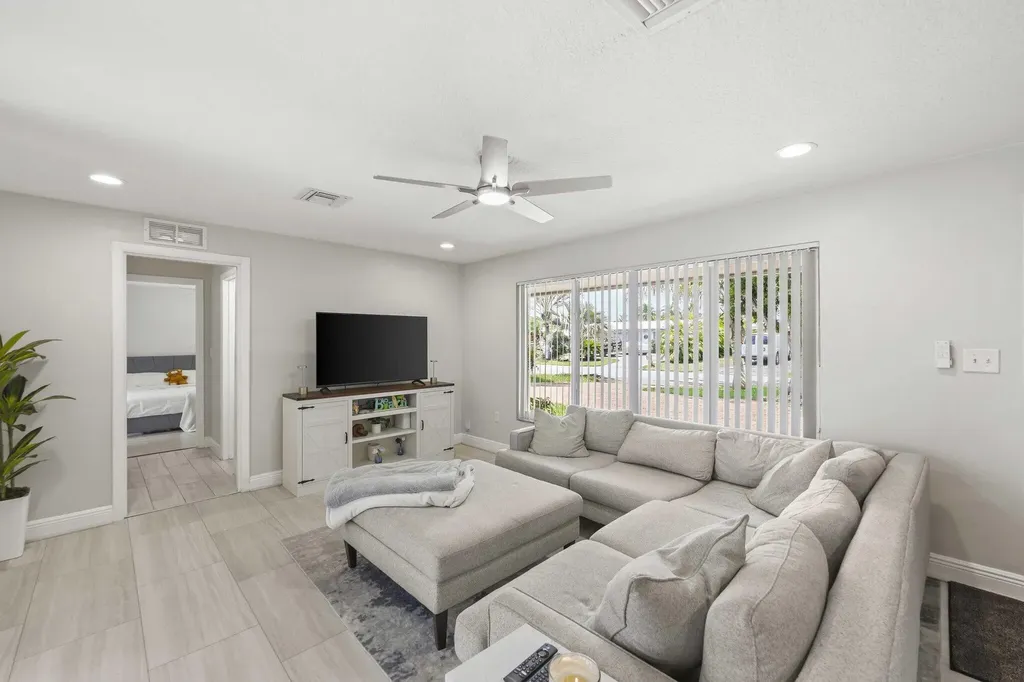 1710 SW 4th Avenue Pompano Beach FL 33060