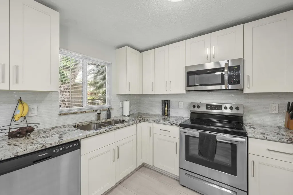 1710 SW 4th Avenue Pompano Beach FL 33060