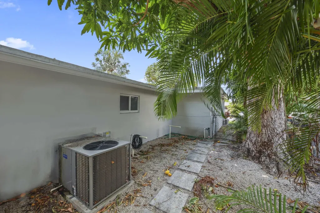 1710 SW 4th Avenue Pompano Beach FL 33060