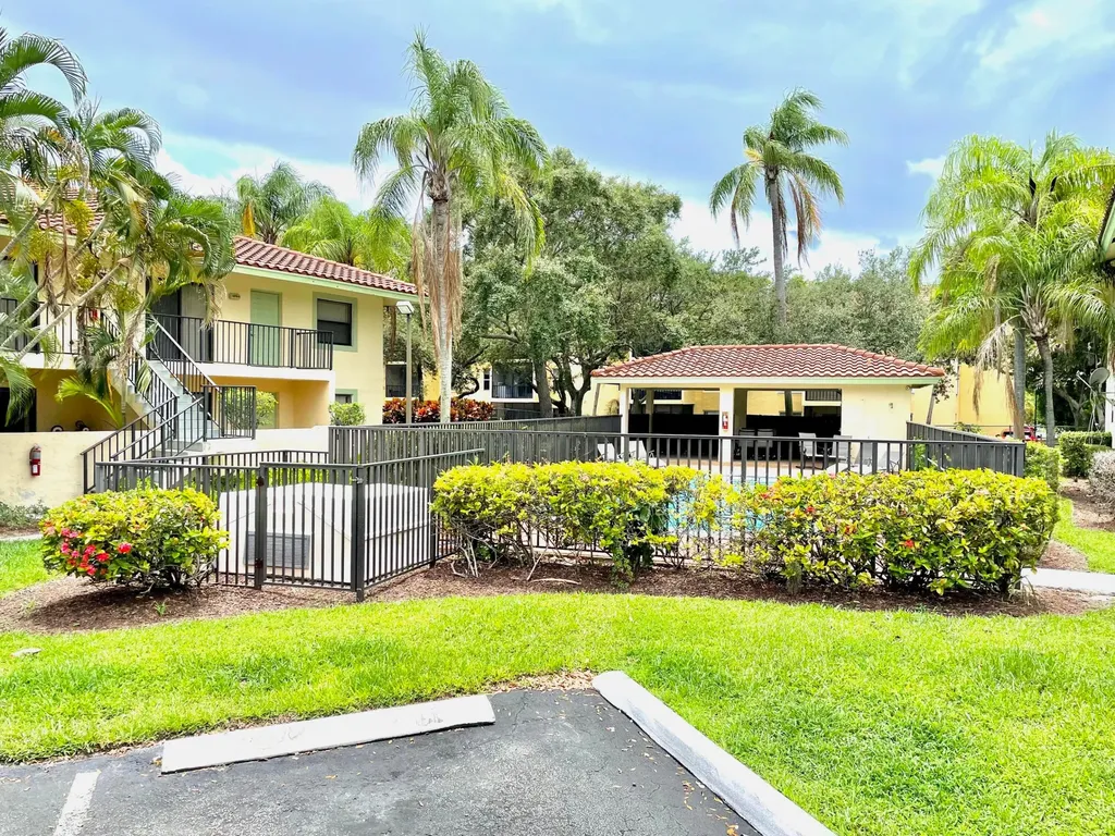 1979 NW 4th Avenue Boca Raton FL 33432