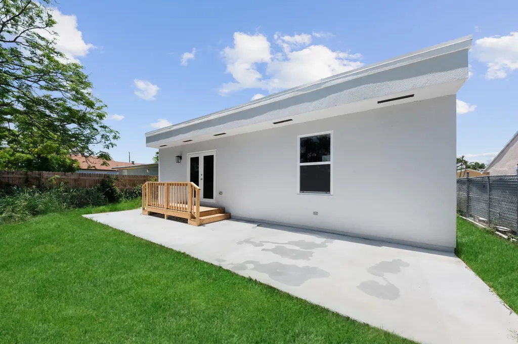 720 Mcintosh Street West Palm Beach FL 33405