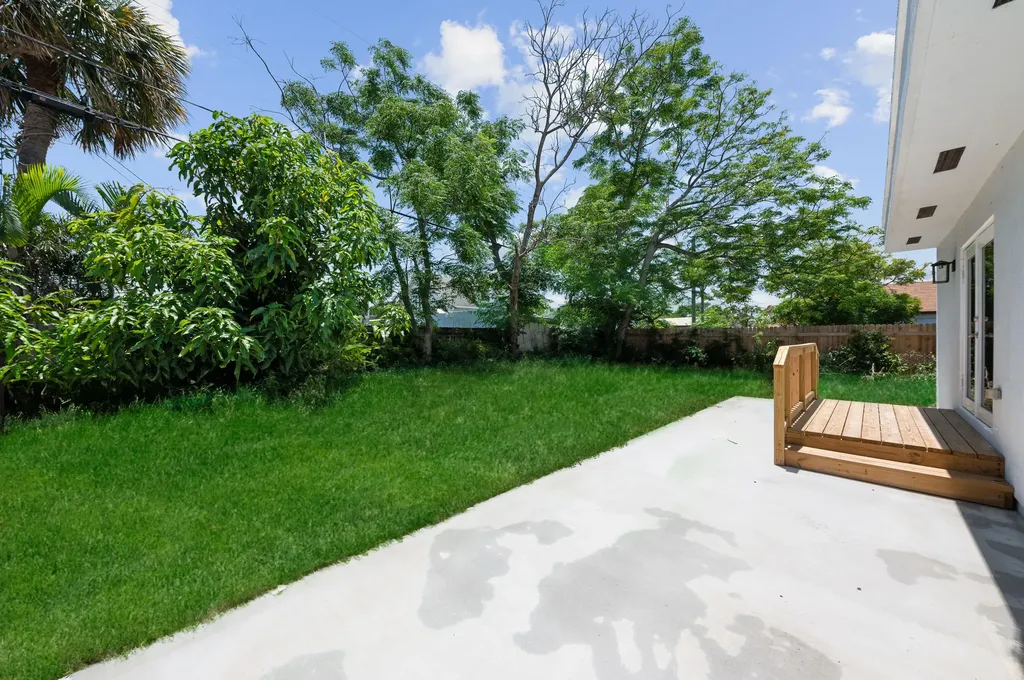 720 Mcintosh Street West Palm Beach FL 33405