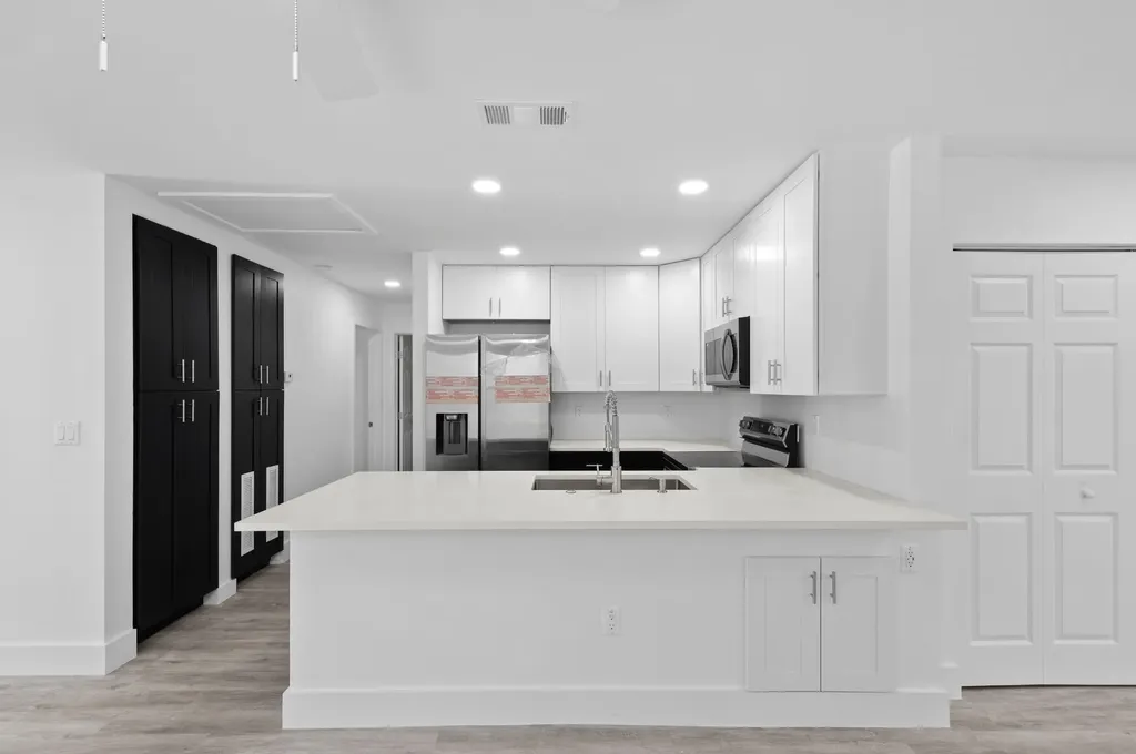 720 Mcintosh Street West Palm Beach FL 33405