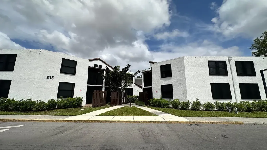 215 Lake Pointe Drive Oakland Park FL 33309