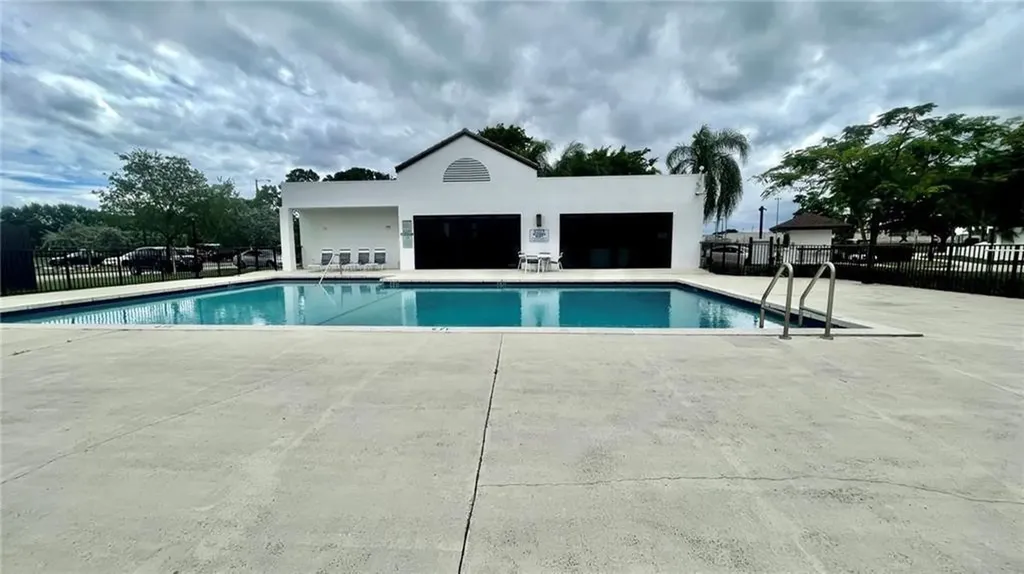 215 Lake Pointe Drive Oakland Park FL 33309