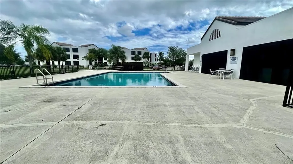 215 Lake Pointe Drive Oakland Park FL 33309