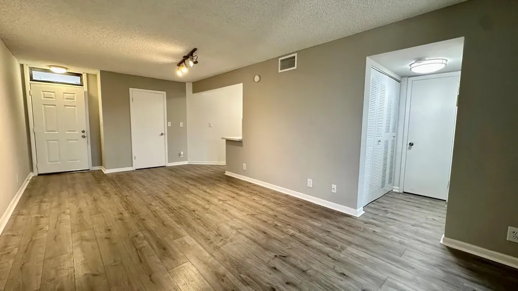215 Lake Pointe Drive Oakland Park FL 33309