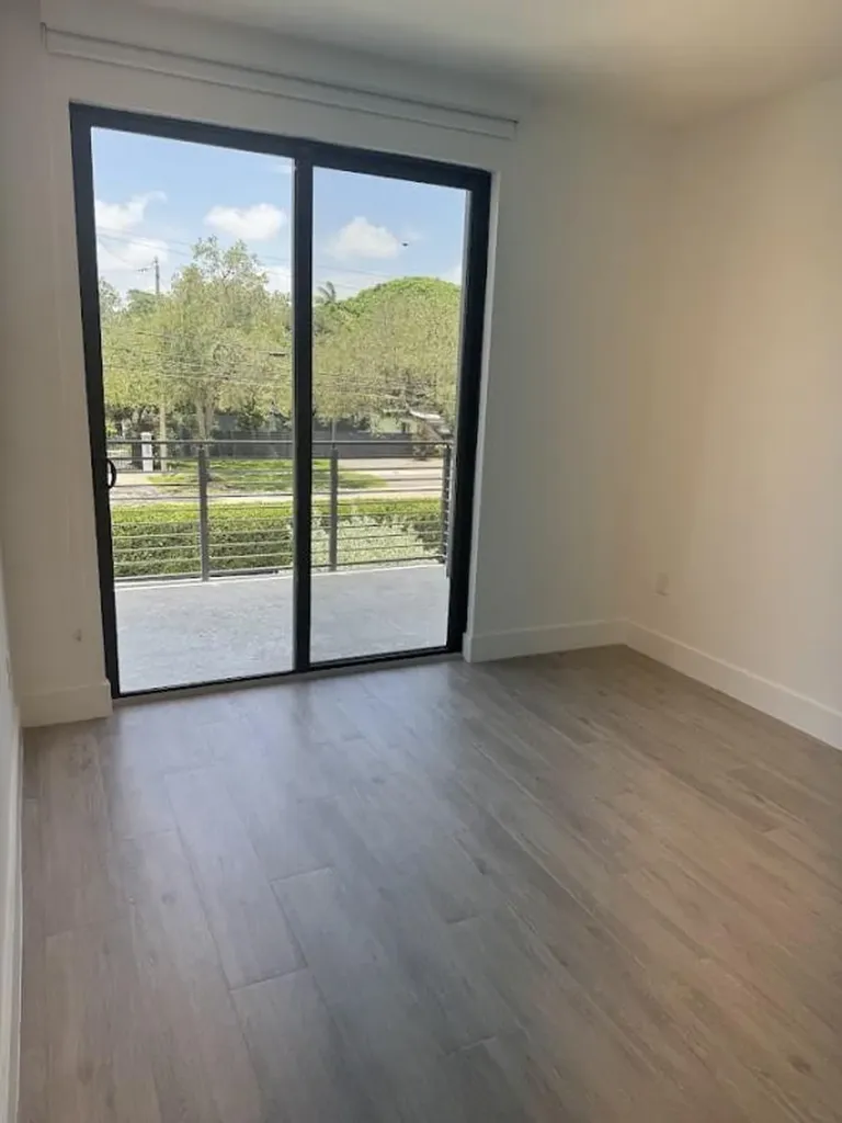 6820 SW 80th Street Miami FL 33143