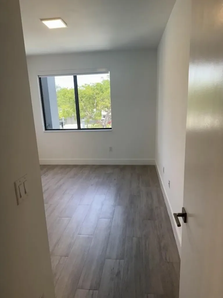 6820 SW 80th Street Miami FL 33143