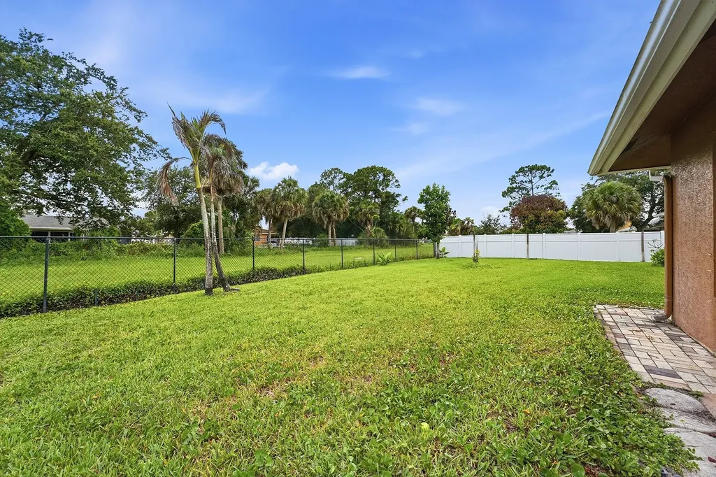 1098 SW Sudder Avenue Port St Lucie FL 34953