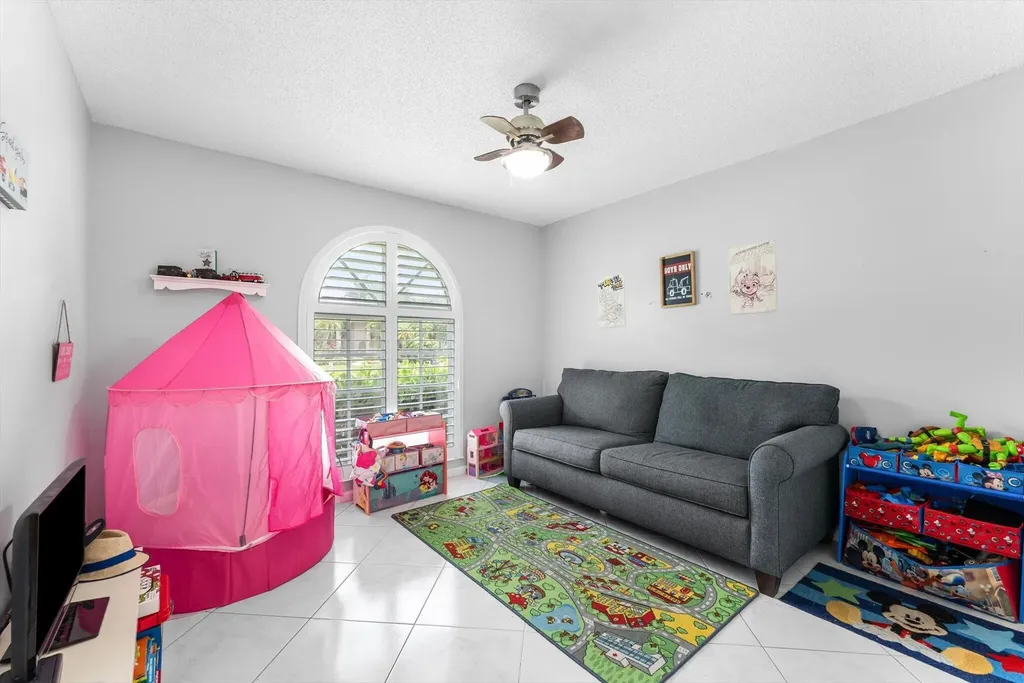 10327 NW 50th Street Coral Springs FL 33076