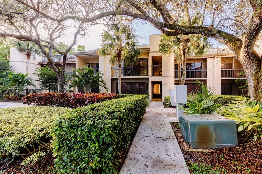9460 Meadowood Drive Fort Pierce FL 34951