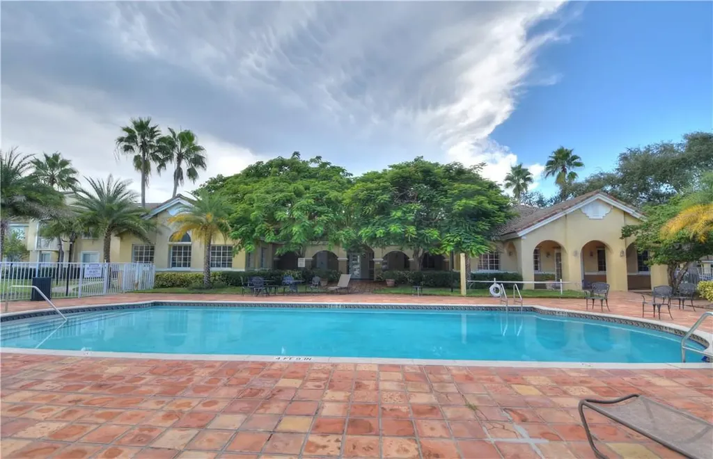2640 S University Drive Davie FL 33328