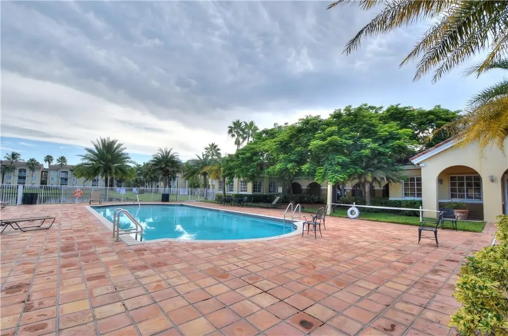 2640 S University Drive Davie FL 33328